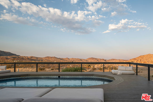 59855 Security Drive, Yucca Valley CA: https://media.crmls.org/mediaz/090e16da-625a-47df-8ba1-03e306614d97.jpg