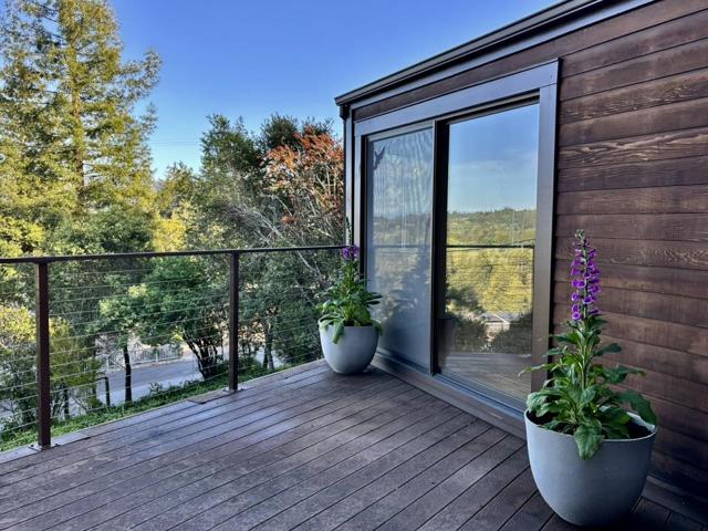 102 Santa Maria Avenue, Portola Valley CA: https://media.crmls.org/mediaz/090e646f-782d-418a-9d38-5566e0eca165.jpg