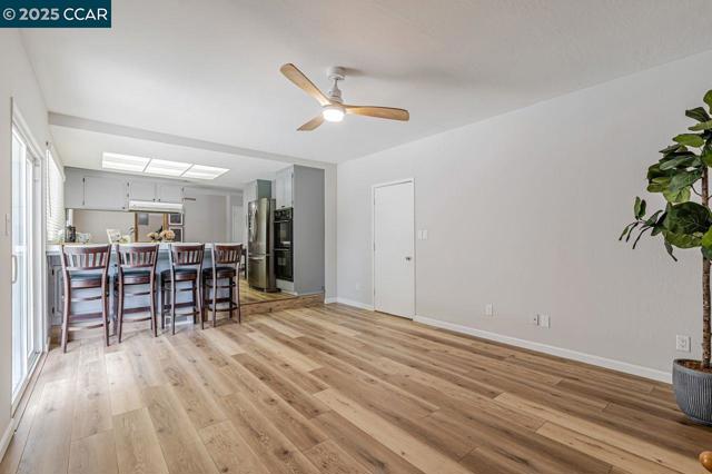 3812 Fernwood Ct, Concord CA: https://media.crmls.org/mediaz/090eb883-909a-4b97-afcc-14a315382933.jpg
