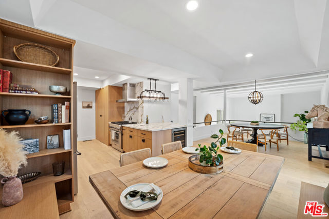 4148 Sunswept Drive, Studio City CA: https://media.crmls.org/mediaz/090f2a7e-6bc2-4ac1-b4c7-f8895768c846.jpg