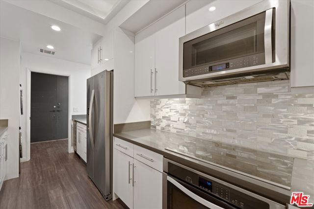 2175 S Beverly Glen Boulevard, Los Angeles CA: https://media.crmls.org/mediaz/090f7bc4-5bf2-4ba3-acde-29e81c7b1c25.jpg