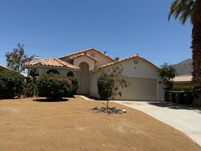 51580 Avenida Villa, La Quinta CA: https://media.crmls.org/mediaz/090fff71-0b9b-4acb-87ea-2170a369b763.jpg
