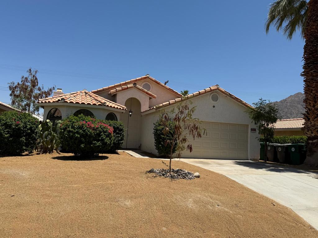 51580 Avenida Villa