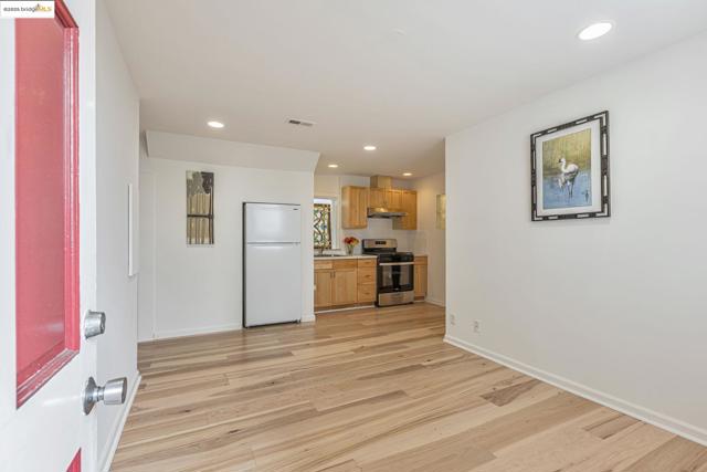2033 Clement St, San Francisco CA: https://media.crmls.org/mediaz/09105bd8-7199-436e-ad19-20f3c56df5d7.jpg