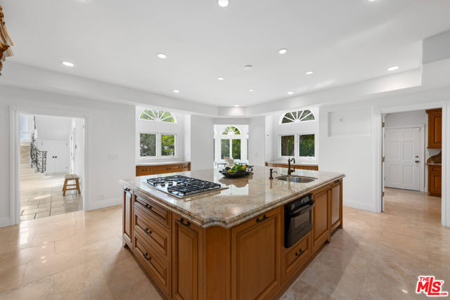 27931 Winding Way, Malibu CA: https://media.crmls.org/mediaz/0910a66b-09e0-4c9e-8b76-b9c49d6290e5.jpg
