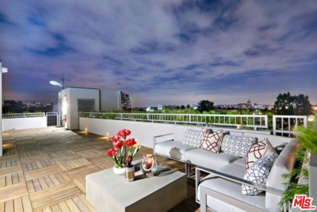 1326 S Centinela Avenue, Los Angeles CA: https://media.crmls.org/mediaz/0910bb6d-7eb4-480e-a473-39ac6ac5188e.jpg
