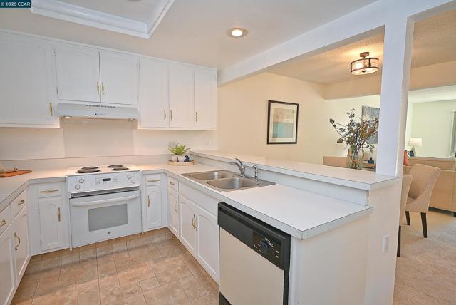 1316 Rockledge Ln, Walnut Creek CA: https://media.crmls.org/mediaz/0910c4ad-53e6-412f-96ac-24916d28fcc1.jpg