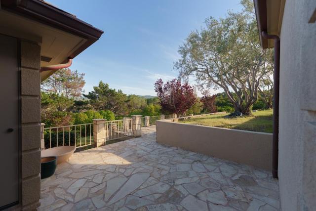 54 Corral De Tierra Road, Salinas CA: https://media.crmls.org/mediaz/0910f66e-4efd-4e80-8bee-e47f0b46147a.jpg
