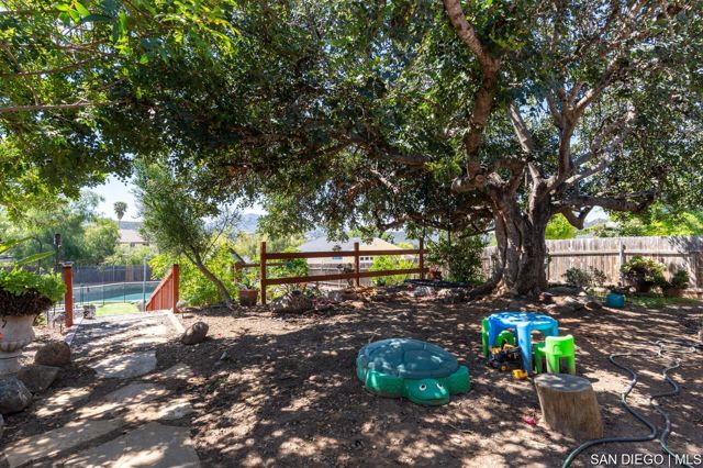 23849 Gymkhana RD, Ramona CA: https://media.crmls.org/mediaz/09111633-7377-4de9-a977-732a35bead30.jpg