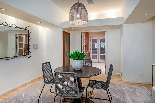 3 Oak Forest Court, Portola Valley CA: https://media.crmls.org/mediaz/0911a63c-7e53-4343-b3f5-38ff1ccca3df.jpg