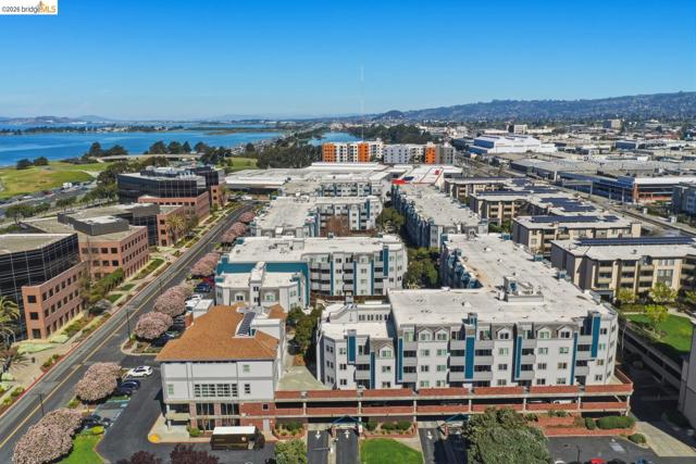 6400 Christie Ave, Emeryville CA: https://media.crmls.org/mediaz/0911cf60-a76a-4789-aea9-1696282da70a.jpg