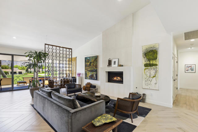 44970 Desert Horizons Drive, Indian Wells CA: https://media.crmls.org/mediaz/091201b2-538e-4912-b6df-b61f36e8f2a7.jpg