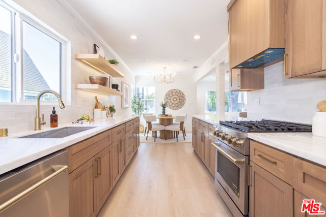 824 N Lima Street, Burbank CA: https://media.crmls.org/mediaz/0912a0c0-eee1-4f58-a4f6-c1251ac6f7ae.jpg