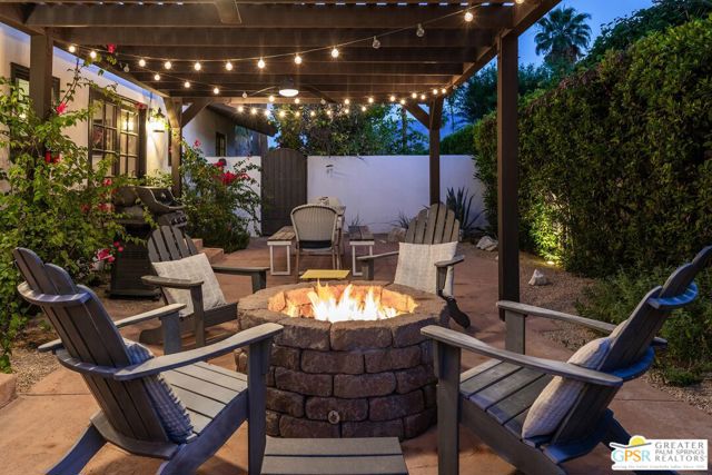 284 E Ocotillo Avenue, Palm Springs CA: https://media.crmls.org/mediaz/0912f242-a9fa-4a3a-b6d5-efbce76ce071.jpg
