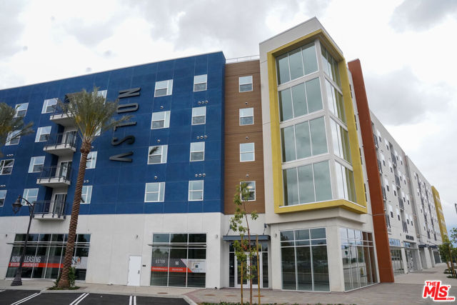 10568 Promenade Gateway, El Monte CA: https://media.crmls.org/mediaz/09136714-d9f9-4b08-a7e2-b704d330766a.jpg
