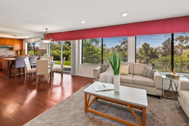 1586 Kimberly Woods Dr, El Cajon CA: https://media.crmls.org/mediaz/0913f335-872a-4410-b225-dddfac00704b.jpg