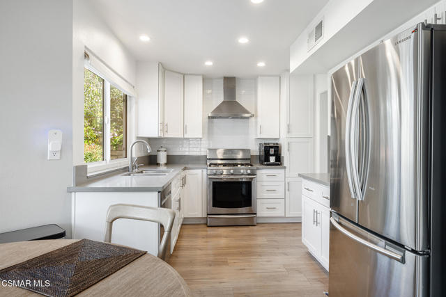 4427 Skyglen Court, Moorpark CA: https://media.crmls.org/mediaz/091402e3-632c-4f68-9899-c23e149610df.jpg