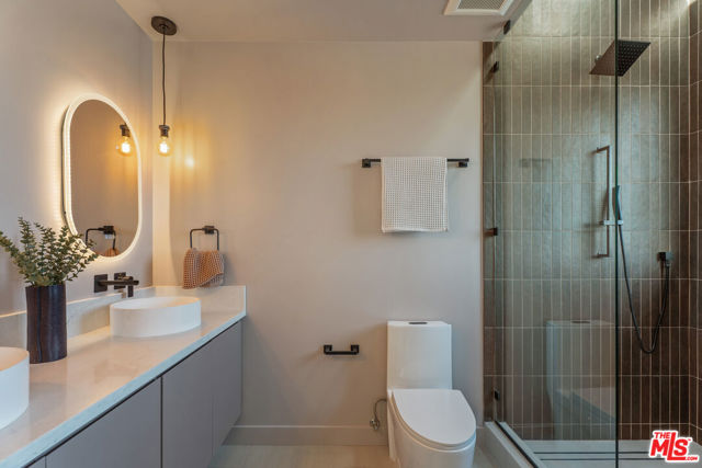 4691 Glenalbyn Drive, Los Angeles CA: https://media.crmls.org/mediaz/09142283-d140-460a-a31d-cfda94a6d011.jpg