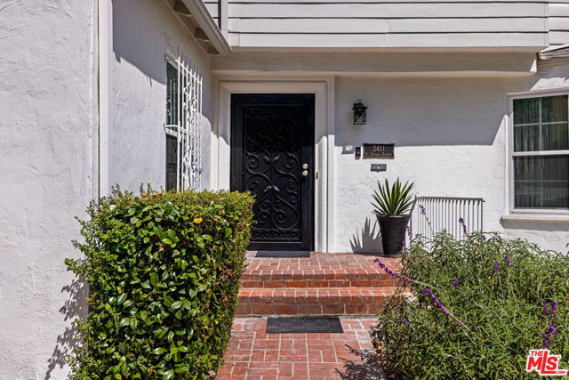 2411 St George Street, Los Angeles CA: https://media.crmls.org/mediaz/09148110-aff2-49a1-a8ad-282ac305a2a9.jpg