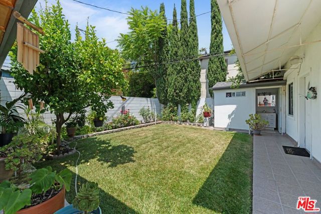 1430 N Dominion Avenue, Pasadena CA: https://media.crmls.org/mediaz/09149796-70d0-4293-a4dd-40961825b1eb.jpg