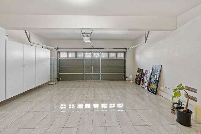 858 Via Barquero, San Marcos CA: https://media.crmls.org/mediaz/0914d06e-bf23-4471-8ff0-7979de484e86.jpg