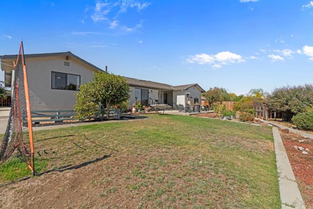215 Rays Circle, Hollister CA: https://media.crmls.org/mediaz/0914e82c-e912-421b-ba46-2f9350155bf8.jpg