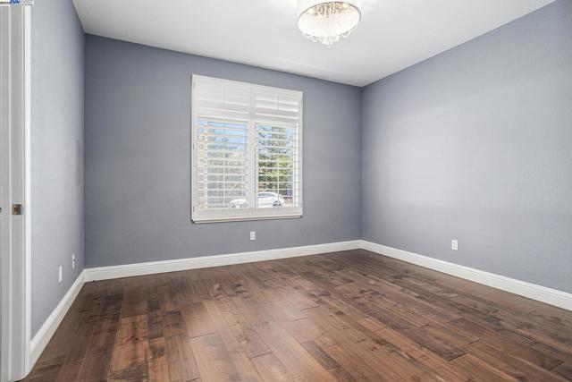 Image 15 of 27 For 1001 Songwood Rd