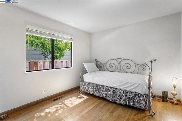 6444 Boone Dr, Castro Valley CA: https://media.crmls.org/mediaz/0915405c-9672-40ed-b373-5cde36017a04.jpg