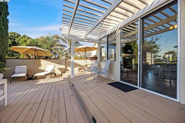 2380 Wayfarer Dr, Discovery Bay CA: https://media.crmls.org/mediaz/0915547d-fa2f-4711-9475-7f26d5fb0c43.jpg