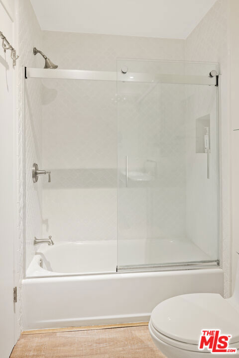 11813 Ellice Street, Malibu CA: https://media.crmls.org/mediaz/09156f0e-f5c4-409f-abb7-85d1a56bf5bc.jpg