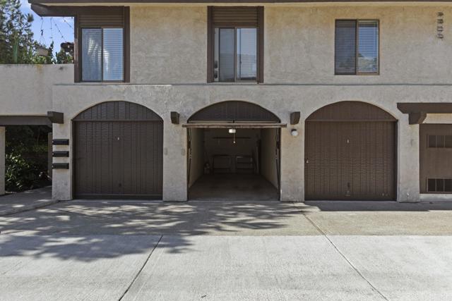 Detail Gallery Image 2 of 31 For 13742 Ruette Le Parc #C,  Del Mar,  CA 92014 - 2 Beds | 2 Baths