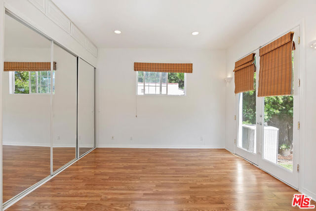 1710 Santa Paula Place, Glendale CA: https://media.crmls.org/mediaz/0916d80b-2567-44b6-a39c-a54f8e657401.jpg