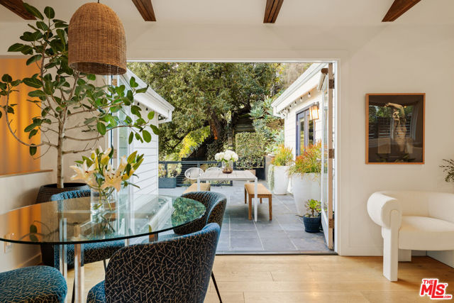 8556 Ridpath Drive, Los Angeles CA: https://media.crmls.org/mediaz/0917414b-0fee-4e26-82d1-c056956dd082.jpg