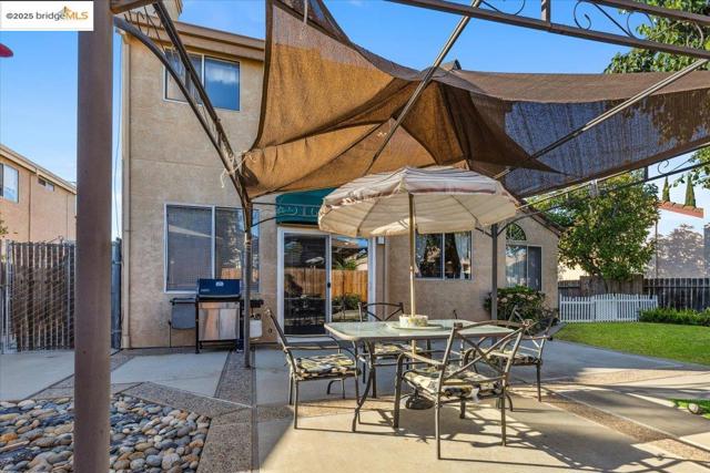1531 Rutherford Ln, Oakley CA: https://media.crmls.org/mediaz/09176b72-1cc0-46b8-900c-0f33e6ff8e40.jpg