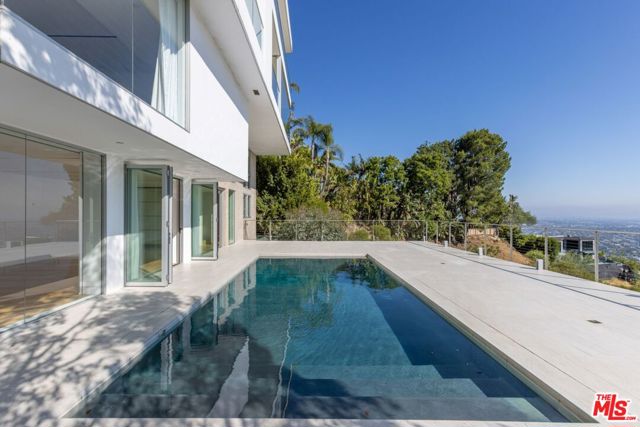 1853 Sunset Plaza Drive, Los Angeles CA: https://media.crmls.org/mediaz/0917e421-9513-4581-8cb6-57ae68a5b15e.jpg