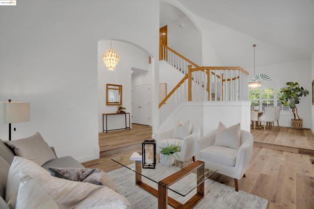 805 Devonshire Loop, Brentwood CA: https://media.crmls.org/mediaz/09188609-3641-4d51-80d3-a7edcc3ef653.jpg