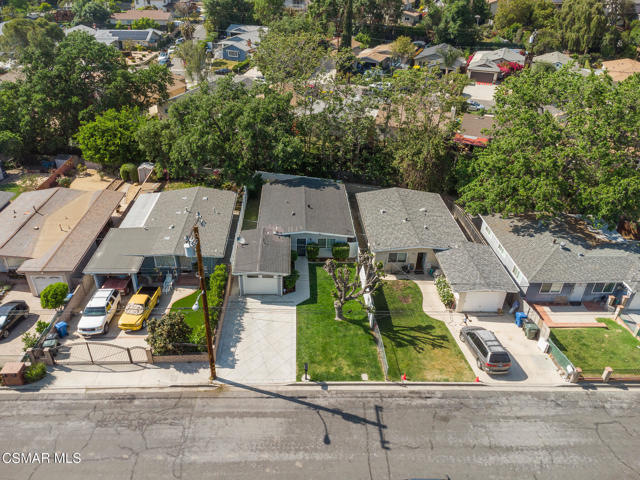 789 Glen Oaks Road, Thousand Oaks CA: https://media.crmls.org/mediaz/0918e4c0-5df7-4880-9363-dffd68e24aec.jpg