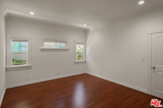 251 S Ardmore Avenue, Los Angeles CA: https://media.crmls.org/mediaz/091926de-78bd-48c3-9579-10bc6999355b.jpg