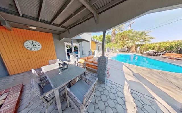 1950 N Magnolia Road, Palm Springs CA: https://media.crmls.org/mediaz/09195b4b-469d-4003-8584-1974216fd41f.jpg
