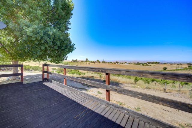 5720 Vista Serrano Way, Paso Robles CA: https://media.crmls.org/mediaz/091961a3-1b72-44ff-b85a-d5f55deed96b.jpg