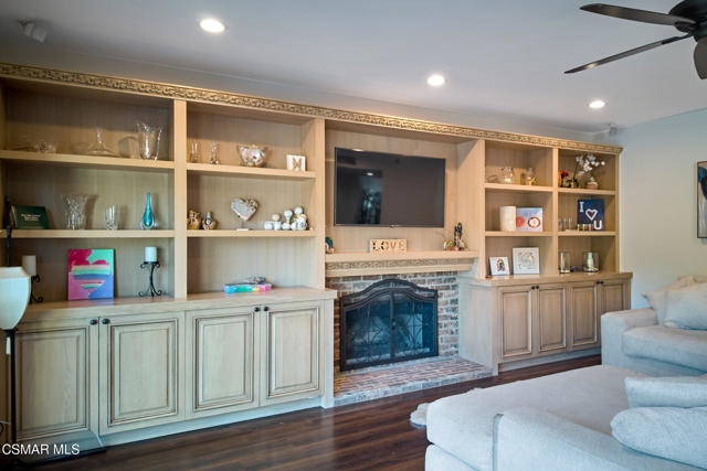 2554 Kirsten Lee Drive, Westlake Village CA: https://media.crmls.org/mediaz/09198a52-d8ed-4ce0-a647-4a09007c1e2a.jpg
