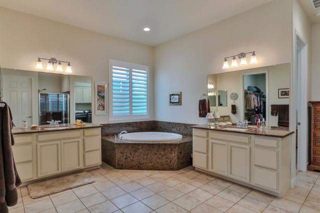 2671 Glen Echo Lane, Manteca CA: https://media.crmls.org/mediaz/0919a505-05ed-4b51-bd09-930b6f7c80ec.jpg