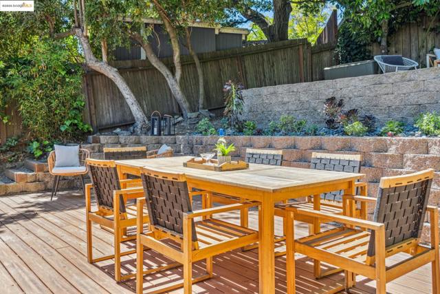 7069 Saroni Dr, Oakland CA: https://media.crmls.org/mediaz/0919ea46-d746-44fc-9a9b-a83d9292b351.jpg