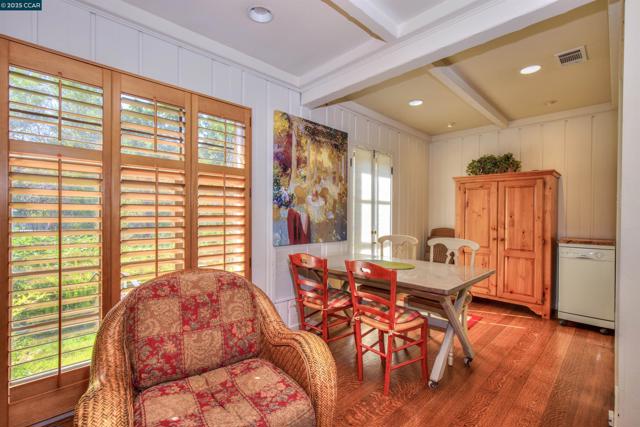 1679 Carmel Dr, Walnut Creek CA: https://media.crmls.org/mediaz/091a076c-59ab-4847-9185-be85a307f219.jpg