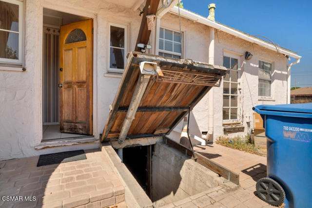 2327 Royal Avenue, Simi Valley CA: https://media.crmls.org/mediaz/091b30a0-d44b-45b1-828e-65296b70833e.jpg