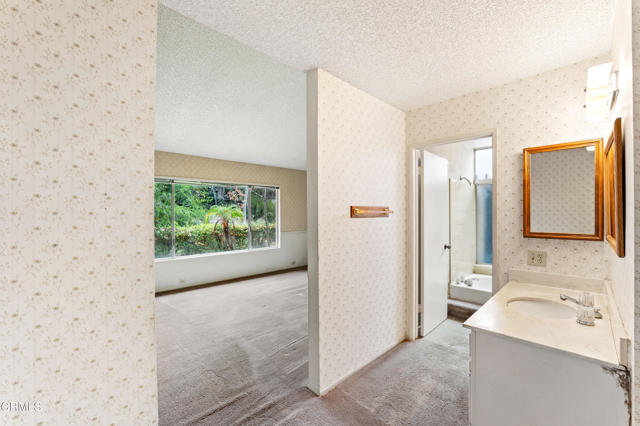 2813 E Appalachian Court, Westlake Village CA: https://media.crmls.org/mediaz/091b69ef-d20f-4ff8-862c-5f367d472348.jpg