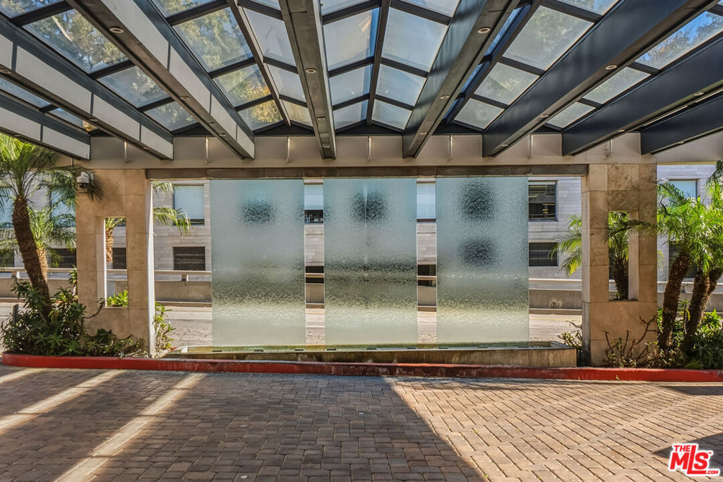 https://media.crmls.org/mediaz/091c0a17-1ed5-40d2-91c0-d8bd88d03ce9.jpg?preset=X-Large