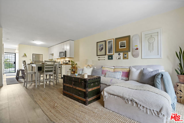 6472 Cavalleri Road, Malibu CA: https://media.crmls.org/mediaz/091caa1b-b381-4cc6-b52b-e05c2068174f.jpg