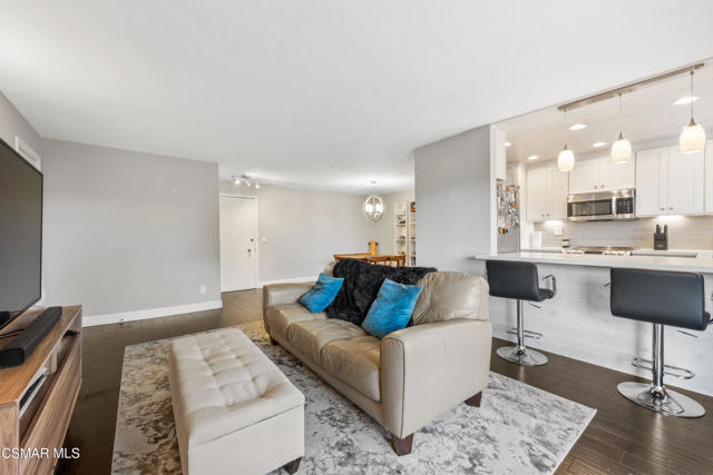 5000 S Centinela Avenue, Los Angeles CA: https://media.crmls.org/mediaz/091ceb82-2364-4144-940b-879ba53e8391.jpg