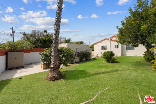 822 Pine Street, Santa Monica CA: https://media.crmls.org/mediaz/091d4c4d-2747-4c0c-ae94-e3229273bafa.jpg